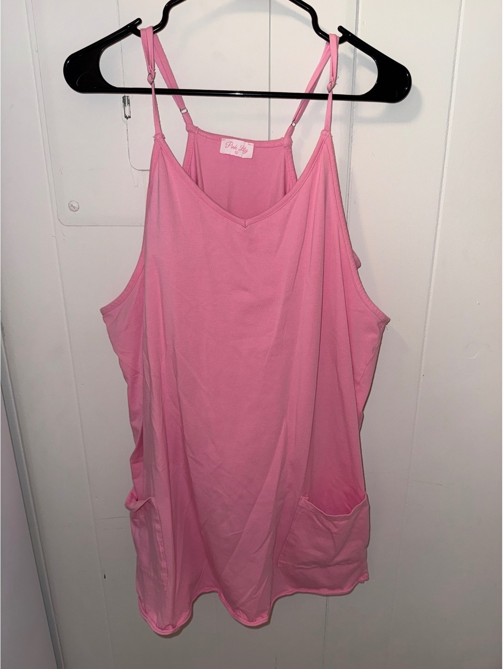 Pink Lily Women's Pink Sleeveless V-Neck Tank Top with Pockets, Size XL